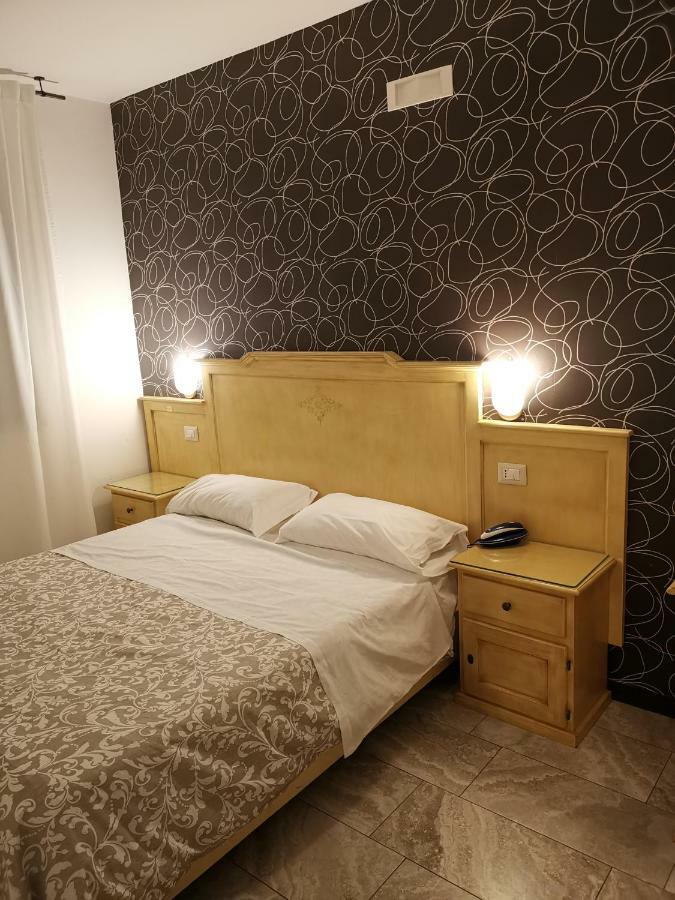 Hotel Clinton Casoria Zimmer foto